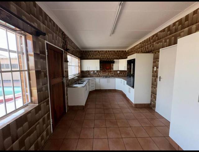 4 BEDROOM HOUSE FOR SALE IN MARLANDS